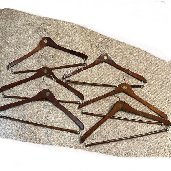 12 Vintage The Henry Hanger Co. Mahogany Suit Hangers - Picture 7 of 7